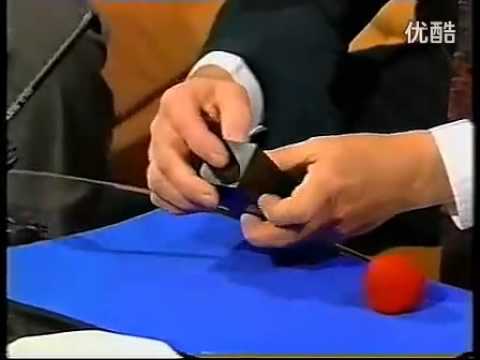 Voir la vidéo La Boite Dans La Boite