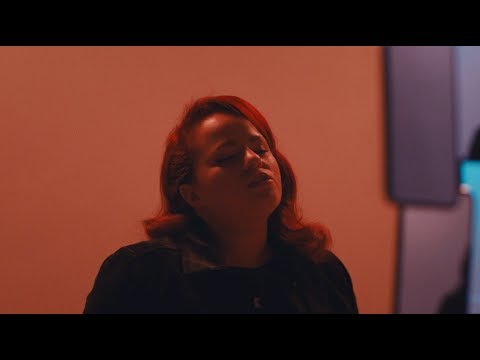 Áine Cahill - Beauty Is A Lie (Official Video)