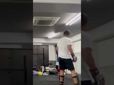 #スパーリング #ゲロ #嘔吐 #ボディー #前蹴り #三日月蹴り #キックボクシング #sparring #vomit #kickboxing #frontkick #ko