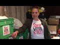 Huis van 'Sint' Jolanda bomvol met duizenden cadeautjes voor kinderen in armoede