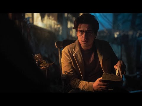 Jughead Writes New Book On Mothmen - Riverdale 5x06