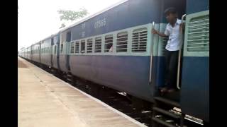 preview picture of video 'Nidur Railway Station'