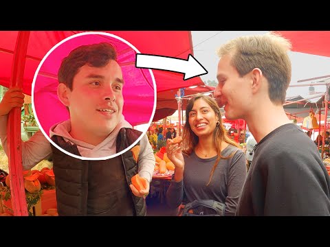 American Tourist Speaking Fluent Spanish In Mexico