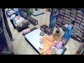 How The Way Ladies Theft Sarees