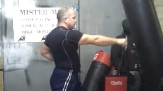 preview picture of video 'Gosport karate gyaku tsuki heavy bag'