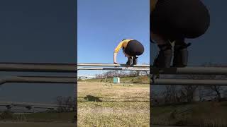 透けてる！？ #公園 #平行棒 #ミニスカ #おすすめにのりたい