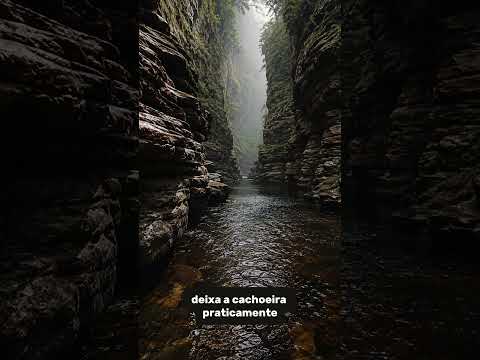 A Cachoeira da Bahia Escondida Entre Paredões Gigantes