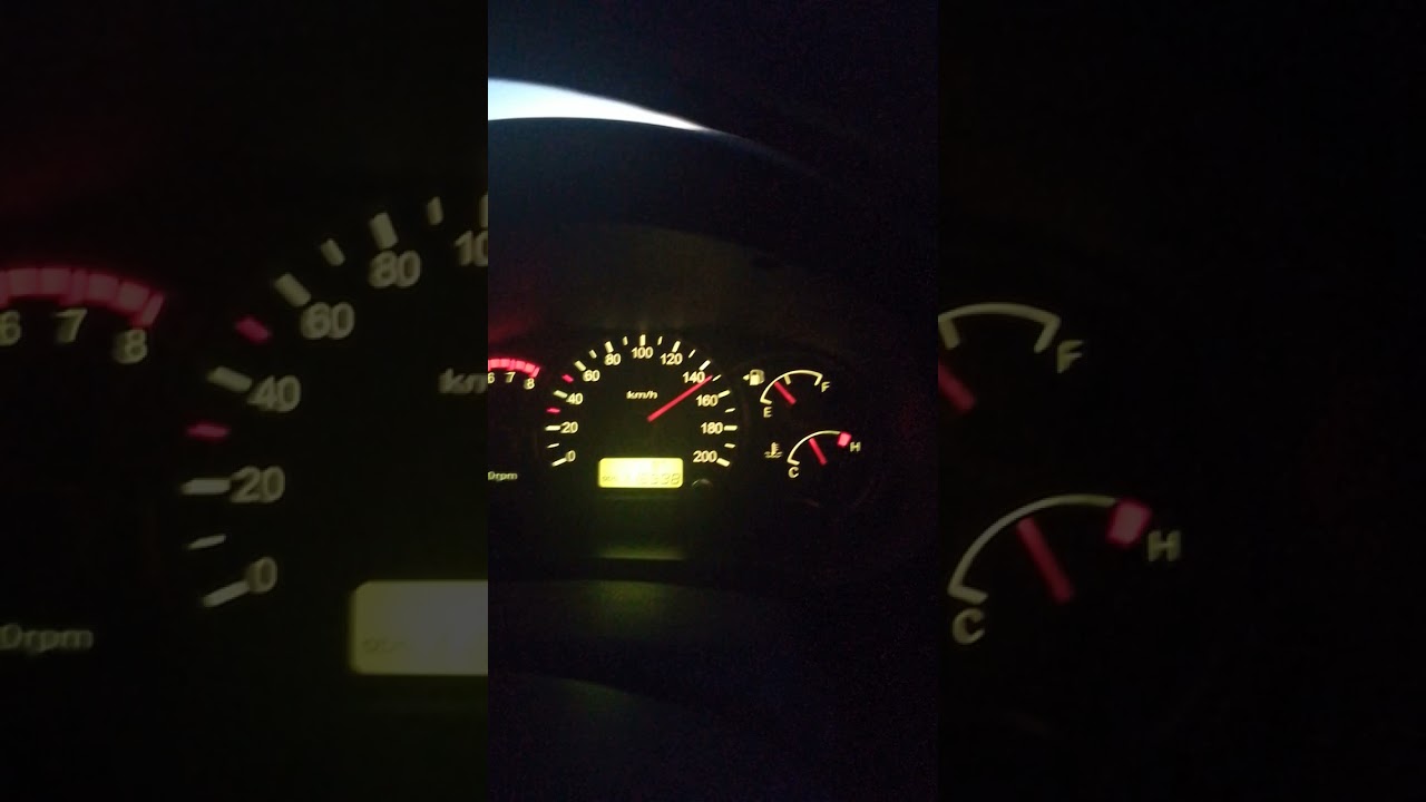 Hyundai Accent 1.3 84HP 2004 Top Speed and an idiot ...