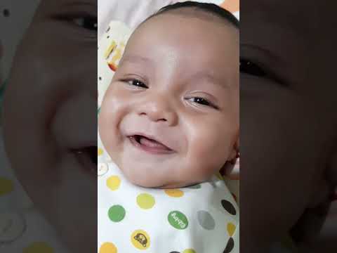 Bayi 3 bulan ngoceh lucu ngagetin