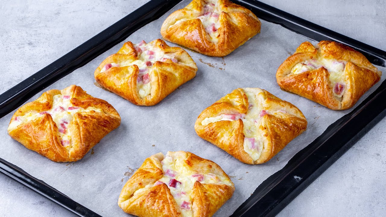 20 minuti e i fagottini di pasta sfoglia con prosciutto e formaggio sono pronti!