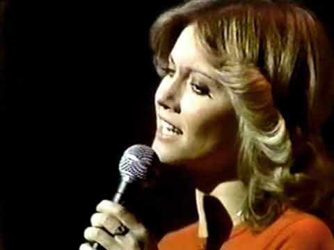 Olivia Newton-John - "I never did sing you a love song" - Midnight Special 1975