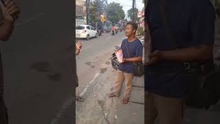 Download lagu ' Pengamen jalanan yg bersuara Merdu Syahdu ' # Shorts. mp3