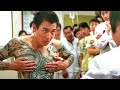 BĂTĂUȘII ÎȘI DAU SEAMA PREA TÂRZIU CĂ ACEST OM TIMID ESTE UN FOST ȘEF AL MAFIEI CHINEZEȘTI