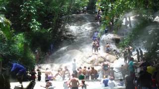 preview picture of video 'Climbing Dunn's River Falls'