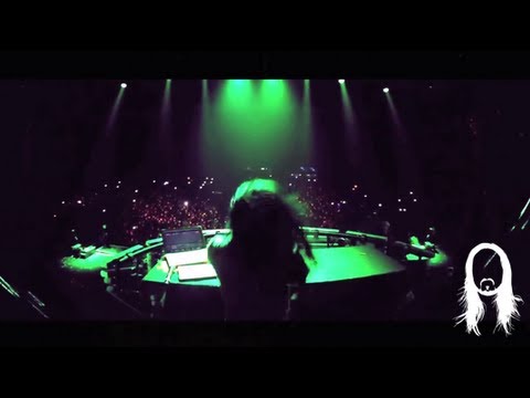 Travis Barker & Steve Aoki performing "Cudi the Kid" Live