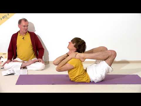 Voller Bogen mit Füßen auf den Schultern Purna Dhanurasana - Yoga Asana Lexikon