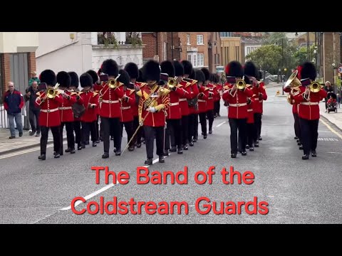 The Band of the Coldstream Guards marschiert zum Windsor Castle - British Military Music