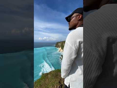 Unbelievable View 😳 #cliff #bali #travel #contentcreator #batujaran #uluwatu #beach #indonesia