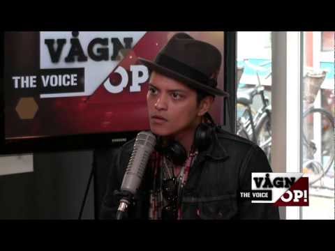 Bruno Mars besøger Vågn Op! med The Voice (3 af 3)