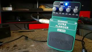 Video thumbnail for Behringer UF-300 Ultra Flanger - Electric guitar pedal effect - Demo test by Giusy StratoCATter Tranchino