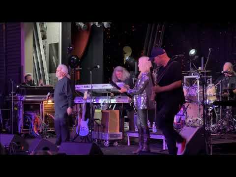 Rock Legends Cruise 2022 - Jefferson Starship performing Runaway