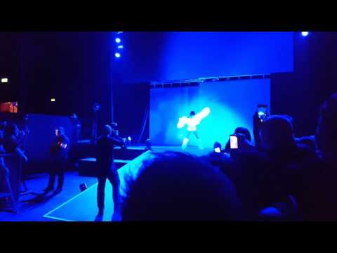 NAOMI ENTRANCE WWE SMACKDOWN LIVE BIRMINGHAM 10 11 2016