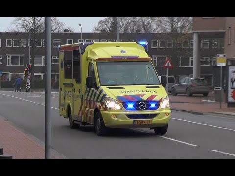 A1, C Miesen Ambulance 01 123 Groningen komt aan bij het UMCG