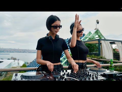 Monochrome- Live @ Istanbul