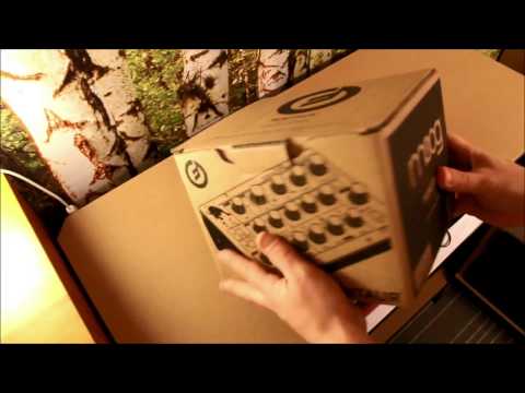 Unboxing Moog Minitaur bass synth