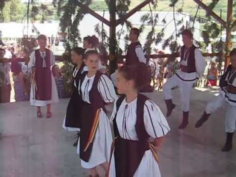 26 Festivalul Cununa Spicului de Grau - Ansamblul folcloric din comuna Faragau Mures - MVI 4407
