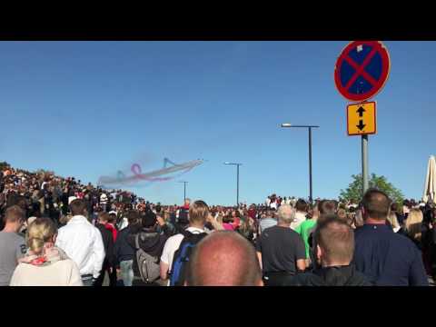 Red Arrows Opposite barrel roll Helsinki 9.6.2017