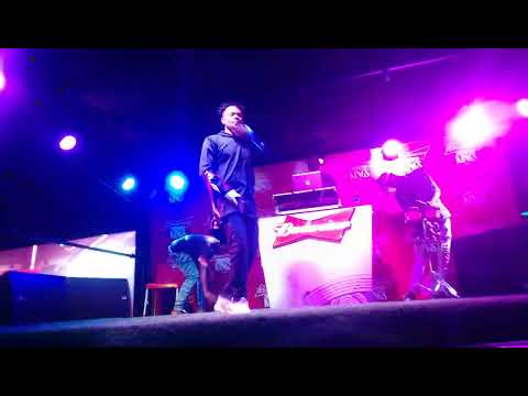 Formula Dancers join Zeak on stage at the Budweiser smooth kings remix tour