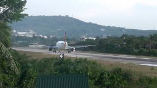 preview picture of video 'Philippine Airlines A320-200 Landing at Tagbilaran City Airport, Bohol Philippines'