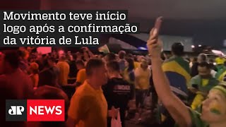 Manifestantes continuam em frente ao QG do exército em Brasília