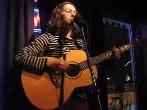 Valérie Girard chante Pelleteuse de nuages