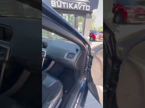 фото volvo v40 ii 0