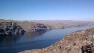 preview picture of video 'Scenic view of Columbia River from the top of the cliffs'