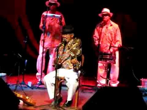 Mestre Salustiano - Leão Coroado