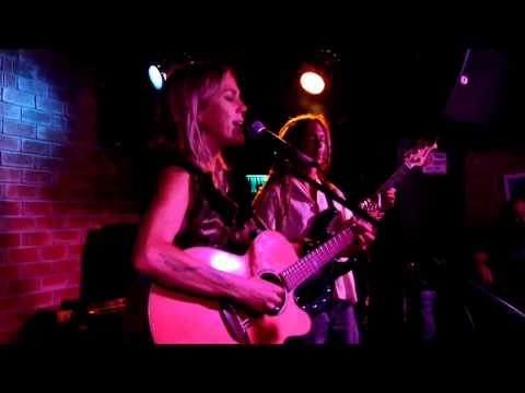 Carlie Fairburn Band LIve at the Ozen Bar - "Its All Honey"