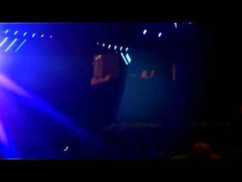 Axwell spinning The Moment - Tim Mason (Steve Angello Edit) Coachella 2011 Day 3