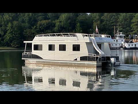 Destination Yachts 14x45 video