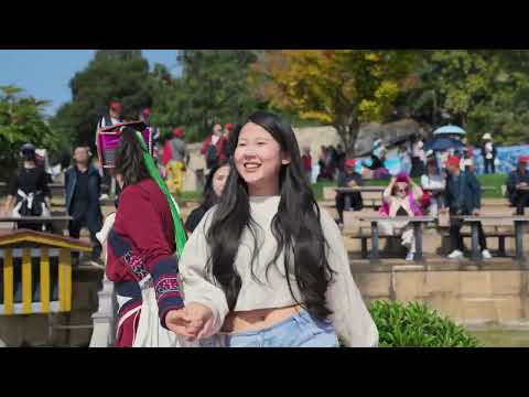 World Heritage Tour Plan: Thai girl visits Yunnan for ancient "forest of stones"