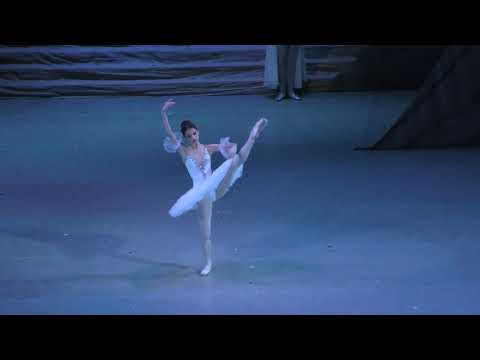 Maria Khoreva Principal Dancer with Mariinsky Ballet in Raymonda, Act 3 Variation (Dream Scene)