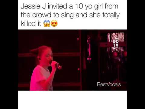 Jessie J invited a 10 yo girl from the crowd to sing and she totally killed it 😱😍