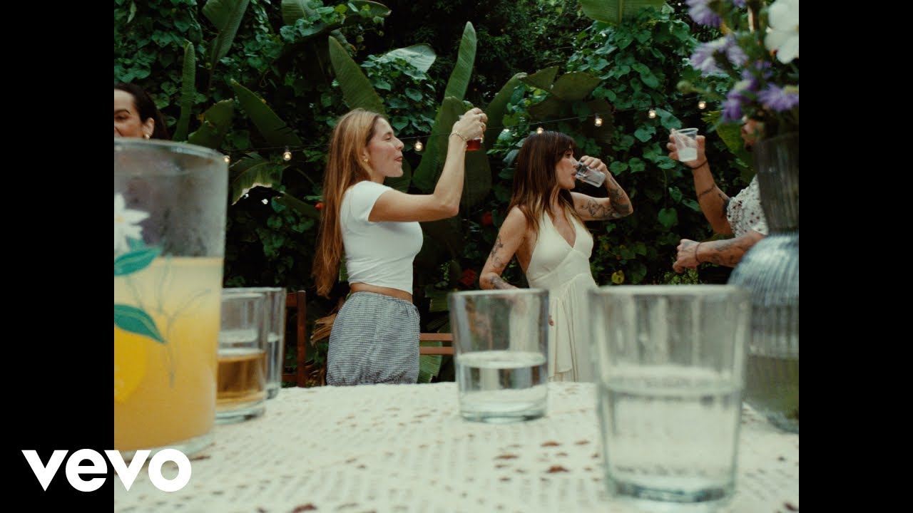 Kany García, NATHY PELUSO - Gatita (Video Oficial)