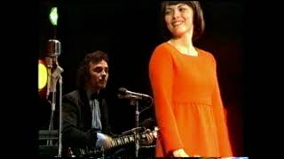 Mireille Mathieu : &quot;En frappant dans nos mains&quot; ( Live 1973)