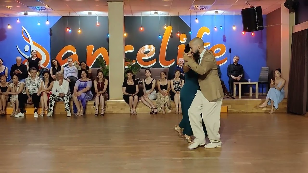 Video thumbnail for Corina Herrera & Geronimo Dorkas: Alfredo Zitarrosa - Pa' l Que Se Va