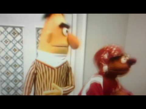 Classic Sesame Street: Ernie's FootBall Team