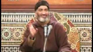 صورة فيها فاكهة والنخل ذات الأكمام