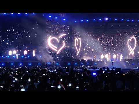190519 BTS - Group Pic + Army Wave Instructions LOL (MetLife Stadium Day 2)